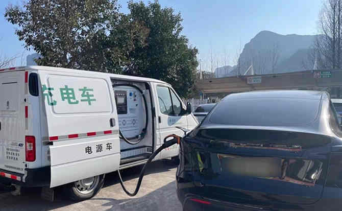 上犹汽车搭电