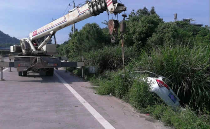 上犹重载吊车救援